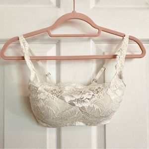 White lace soma bra